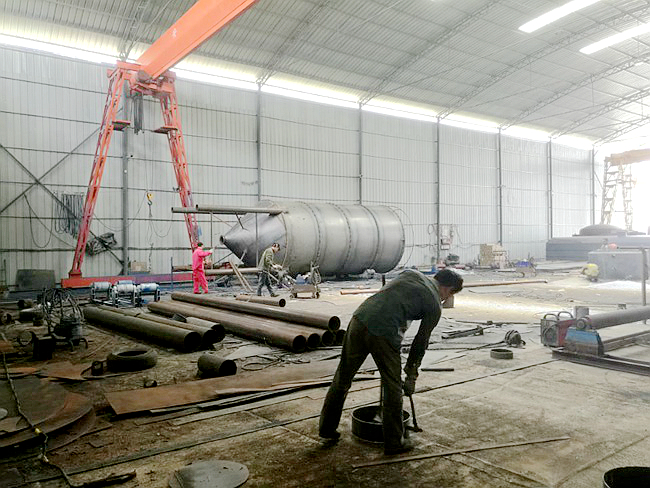 不銹鋼罐制作現(xiàn)場(chǎng) 不銹鋼罐制作現(xiàn)場(chǎng)